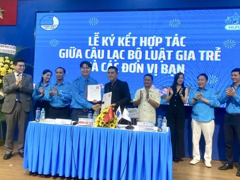 Trung tâm tư vấn pháp luật Toàn Tâm (TTLCC) ký kết chương trình phối hợp công tác với Câu lạc bộ Luật gia trẻ TP. Hồ Chí Minh