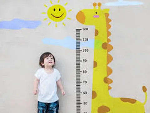 Hàng ngàn cha mẹ lo lắng trẻ chậm tăng trưởng chiều cao đưa trẻ đi khám