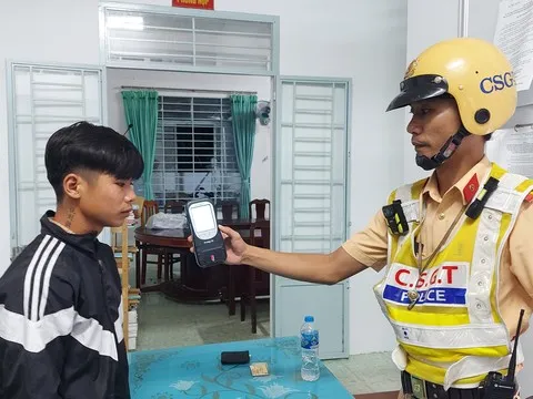 Đồng Tháp: Vi phạm nồng độ cồn, tông xe vào CSGT đang làm nhiệm vụ