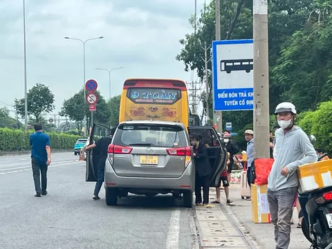 Thủ Đức: QL1 biến thành bến xe ‘lậu’ gần khu chế xuất Linh Trung