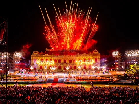 Khai mạc Festival Huế 2024: Kiến Trung rực sáng, tỏa ngát tinh hoa