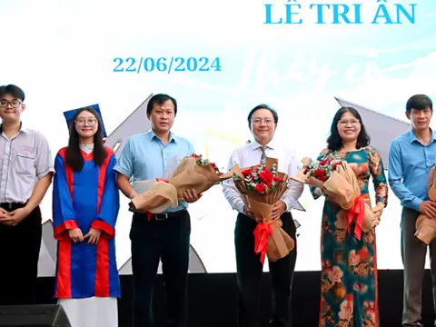Trường THPT Lê Thánh Tôn (TP.HCM): Tổ chức trọng thể lễ tri ân và trưởng thành cho học sinh khối 12