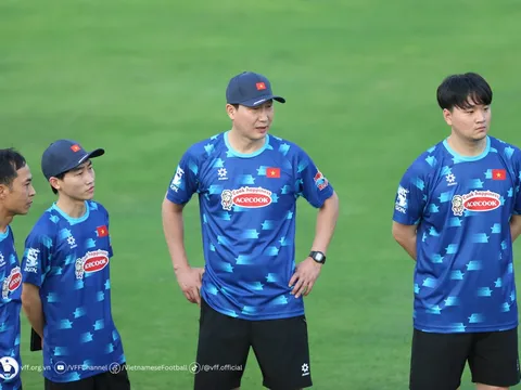 Quang Hải, Tiến Linh 'lĩnh hội' chiêu mới từ HLV Kim Sang Sik