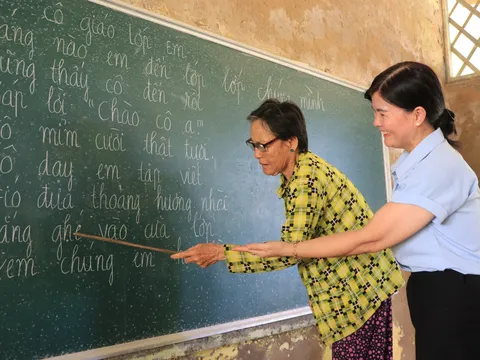 Cà Mau: Lớp học "đặc biệt nhất Việt Nam" của cô giáo An, học trò toàn ở độ tuổi 60, 70