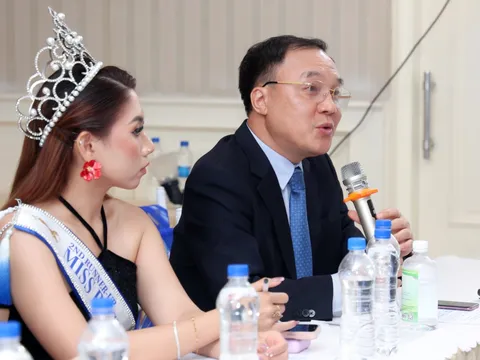 Đại diện Nhà tài trợ Smart A ngồi ghế nóng Giám khảo phần thi Talent và Interview của Miss Business Global 2024