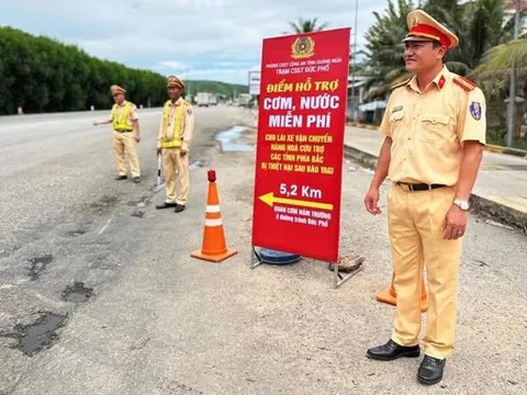 Quảng Ngãi: CSGT “Chặn” đoàn xe cứu trợ để…mời cơm