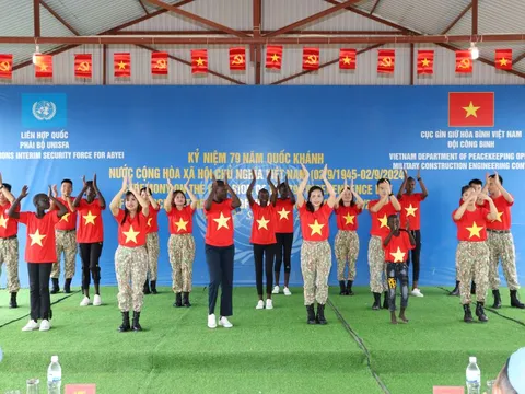 Kỷ niệm Quốc khánh, "bộ đội Cụ Hồ" tặng thuốc, sửa thuyền giúp người dân châu Phi