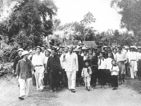 Giữ đạo đức cách mạng vững vàng