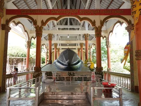 Sóc Trăng: Độc đáo chùa Khmer, có mộ cá voi hơn 10 tấn