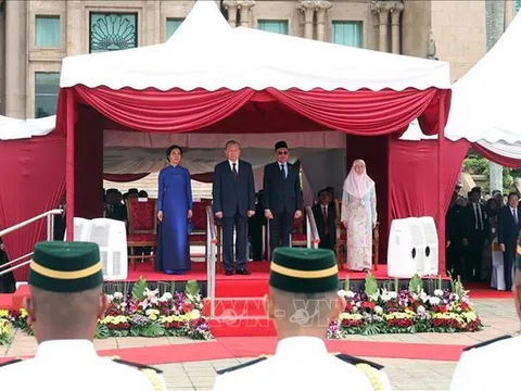 Thủ tướng Malaysia Anwar Ibrahim chủ trì lễ đón Tổng Bí thư Tô Lâm