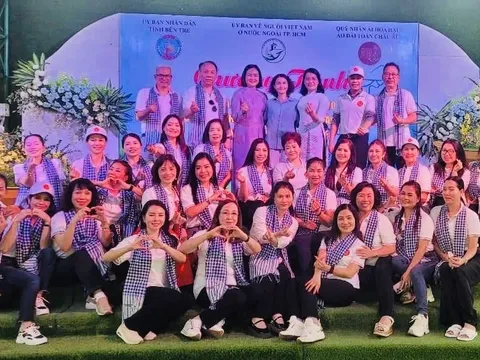 Quỹ nhân ái, Hoa hậu Áo dài phu nhân toàn Châu Âu trao quà Tết đến những mảnh đời kém may mắn tại TPHCM và Bến Tre