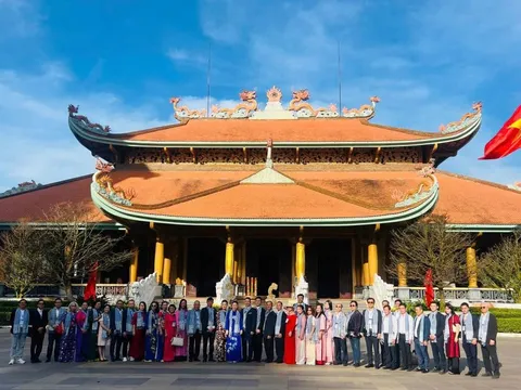 Họp mặt người Việt Nam ở nước ngoài mừng Xuân Ất Tỵ 2025