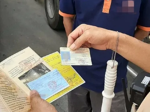 Người vi phạm có giấy phép lái xe nhưng không xuất trình thì bị xử lý thế nào?