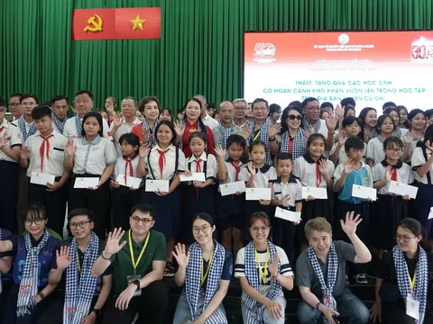 Thành phố Hồ Chí Minh đón đoàn thanh thiếu niên kiều bào Thái Lan về thăm quê hương