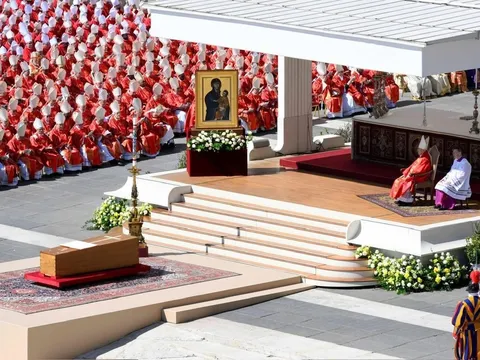 50 nguyên thủ quốc gia và 10 quốc vương có mặt ở Rome dự thánh lễ an táng Giáo hoàng