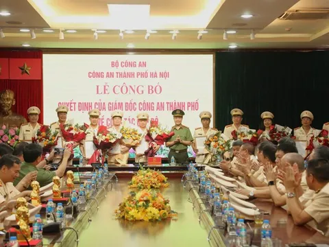 Nhiều cán bộ chỉ huy tự nguyện viết đơn xin được nghỉ công tác để tạo điều kiện thuận lợi cho việc sắp xếp, kiện toàn bộ máy