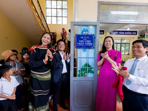 Đắk Lắk: H'Hen Niê tặng thư viện mô hình Room To Read cho trẻ em dân tộc