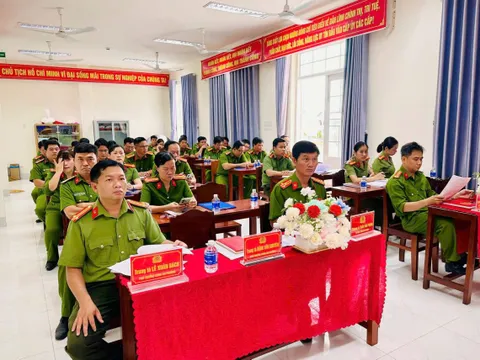 CÔNG AN PHƯỜNG SƠN ĐÔNG (TỈNH VĨNH LONG) TỔ CHỨC HỘI NGHỊ SƠ KẾT CÔNG TÁC CÔNG AN 6 THÁNG  ĐẦU NĂM 2025