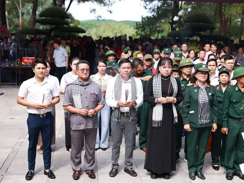 Viện IMRIC – Viện IRLIE và Tạp chí Văn hiến Việt Nam dâng hương tri ân Anh hùng liệt sĩ tại Quảng Trị