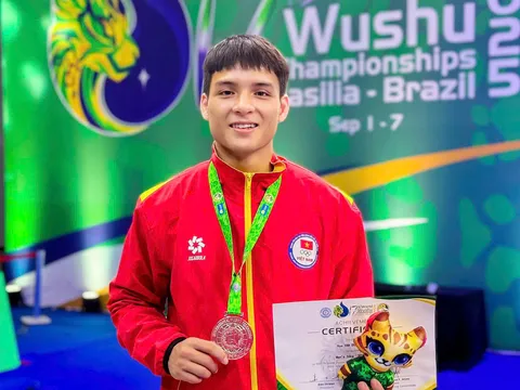 Võ sĩ Quảng Ngãi Đinh Văn Tâm giành Huy chương Bạc tại Giải vô địch Wushu Thế giới 2025