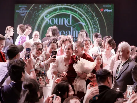 Thiêng Liêng Đêm Thiền Ca Huyền thoại