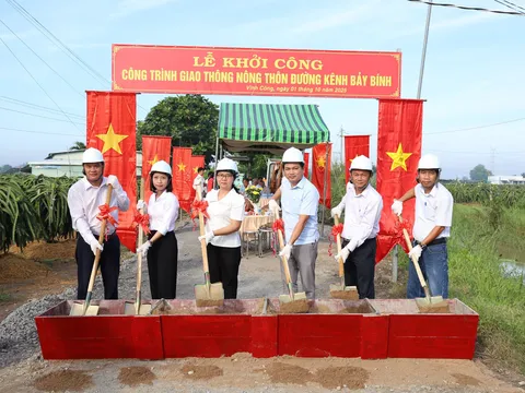 Tây Ninh: Xã Vĩnh Công khởi công công trình đường Kênh Bảy Bính