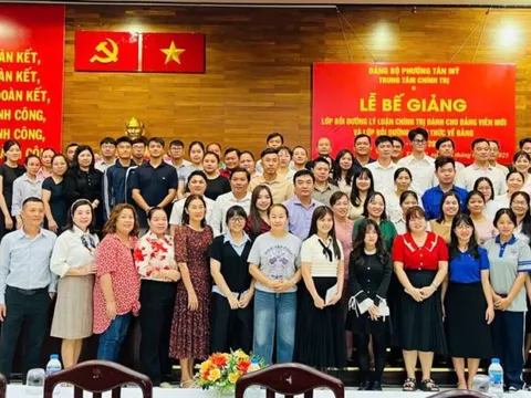 11 cán bộ, nhân viên Chi bộ Viện Nghiên cứu Thị trường – Truyền thông Quốc tế được cấp giấy chứng nhận lớp bồi dưỡng Nhận thức về Đảng