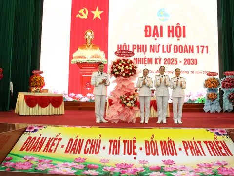 Phụ nữ Lữ đoàn 171 giỏi việc nước, đảm việc nhà