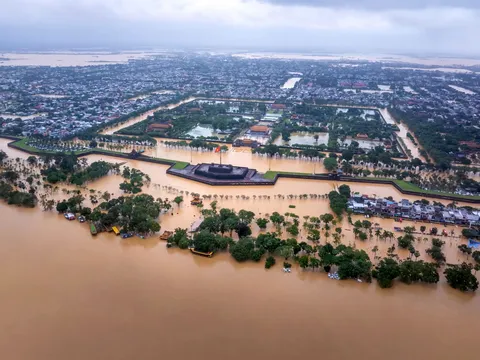 Mưa lũ khiến 8 người chết - mất tích, ngập lụt còn kéo dài