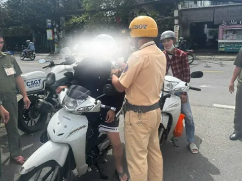 Nhiều 'ma men' thúc thủ vì CSGT đổi cách kiểm tra nồng độ cồn