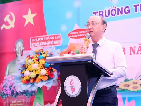 Trường PTTH Lê Thánh Tôn tổ chức Lễ kỷ niệm 43 năm ngày Nhà giáo Việt Nam