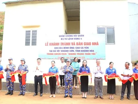 Khánh Hòa: Bàn giao căn nhà 'Chiến dịch Quang Trung' đầu tiên do lực lượng Vùng 4 Hải quân xây dựng
