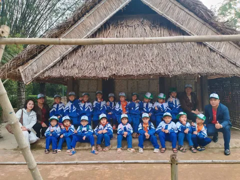 Chuyến trải nghiệm ngoại khóa đầy ý nghĩa của học sinh khối lớp 1 trường Tiểu học Nghi Mỹ tại các địa danh nổi tiếng Nghệ An