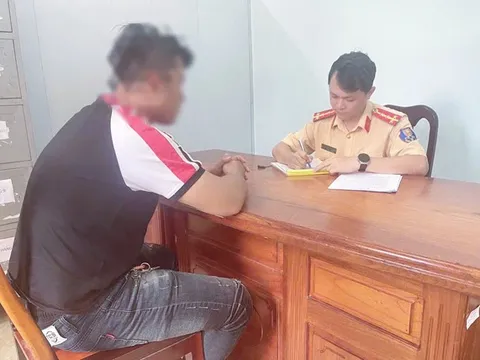 Cái kết đắng cho nam thanh niên “thích thể hiện” bốc đầu xe mô tô trên đường ĐT741