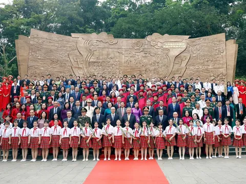 Tổng Bí thư, Chủ tịch nước Tô Lâm dâng hương tưởng niệm các vua Hùng
