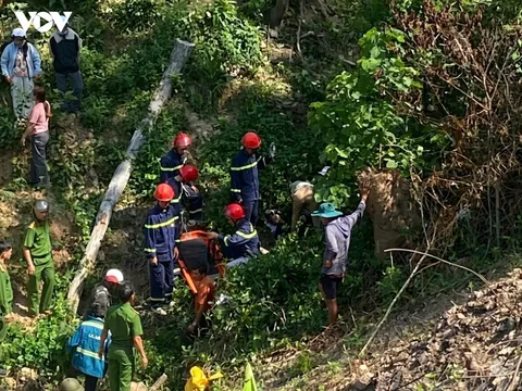 Đạp xe 'phượt' qua đèo, hai học sinh lao xuống vực sâu 50m