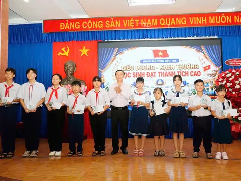 Bến Tre – Vĩnh Long: Họp mặt tuyên dương, khen thưởng tập thể, cá nhân đạt thành tích cao trong năm học 2025-2026