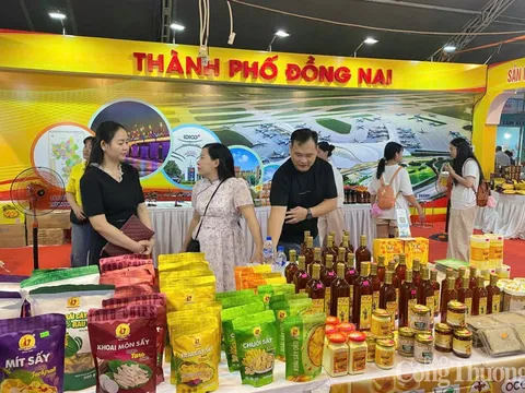 Đặc sản vùng miền hội tụ tại Hội chợ thương mại Festival Huế