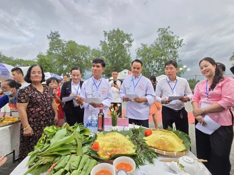 Ngày hội bánh xèo phường Bến Tre, giữ gìn phong tục Tết Đoan ngọ, lan tỏa giá trị văn hóa ẩm thực Nam bộ