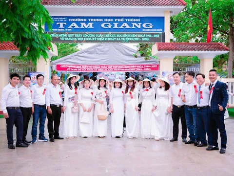 25 Năm ngày trở về dưới mái trường Tam Giang: Tiếng lòng tri ân sau ngày hội ngộ