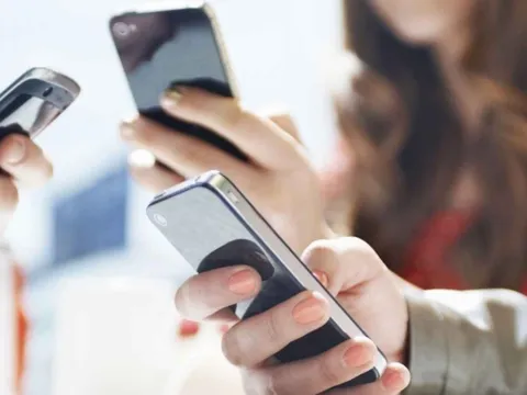 Cảnh báo của bác sĩ về thói quen sử dụng smartphone liên tục