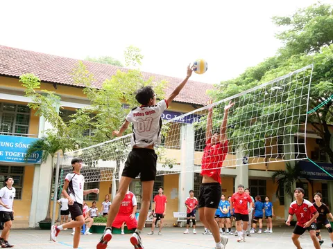 Sôi nổi giải giao hữu bóng chuyền giữa Trường THPT Lê Thánh Tôn và Trường THPT Phước Kiển