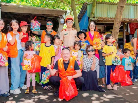 Trạm CSGT Đa Phước  - TP. HCM: Ấm áp Trung thu tại “Xóm rác” Bình Hưng